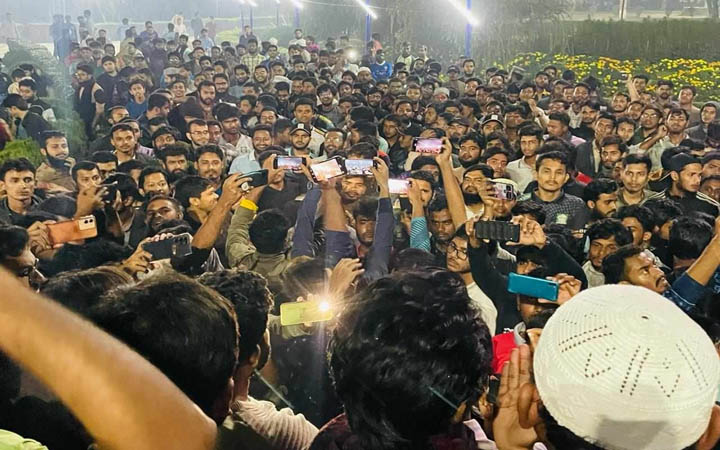 কুয়েটে ছাত্রদলের হামলা, প্রতিবাদে ইবিতে বিক্ষোভ